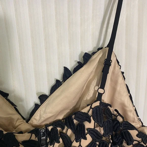 Bardot Black Lace Crop Top Nude Lined Bustier Cami Size US 10 Spaghetti Strap - Picture 6 of 8